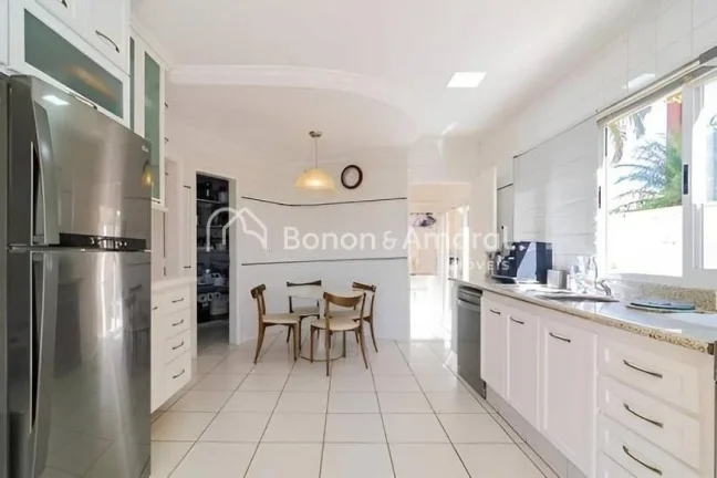 Imagem Lindo sobrado com 4 quartos, sendo 1 suíte máster, salas de jantar, estar e TV, cozinha planejada,...