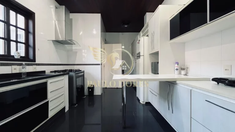 Imagem CASA DE 298 m² À VENDA NO CENTRO DE UBATUBA-SP