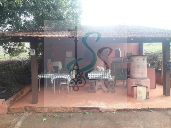 Imagem Venda de sítio em São Tomás de Aquino. O sítio com 3 alqueires, 6.000 pés de café, pasto para 10 cabeças de gado, poço artesiano com 72 m de profundi