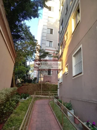 Imagem Vendo SUPER Oportunidade no Jardim Lalo. Apartamento de 2 Dormitórios com Armários, Cozinha com planejados, 1 vaga de garagem. Valor R$ 320.000 valor de oportunidade.