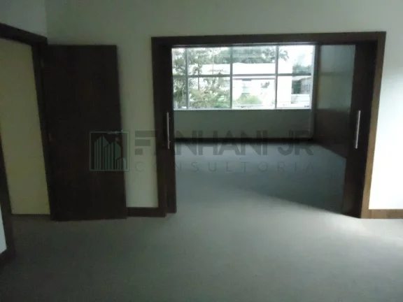 Imagem Grande oportunidade de negócio nos Jardins - Ponto comercial com incríveis 1051,62m² e 20 vagas! Se você está em busca de um espaço amplo e estrutura