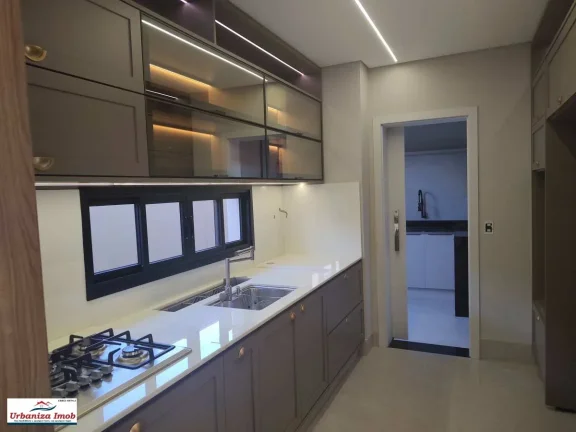 Imagem Belíssimo Sobrado em Condomínio à venda, Alphaville 3, com 3 Suítes, 270m2 de Área