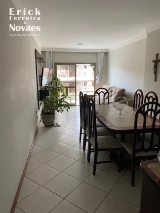 Imagem 3 quartos sendo duas suítes vista lateral para o mar