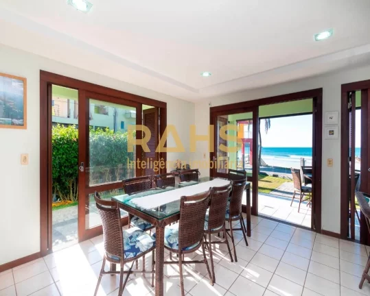 Imagem Sabe aquele sonho de Casa a Beira Mar de Bombinhas? Pois é, eu posso ajudar a realiza-lo com essa i...