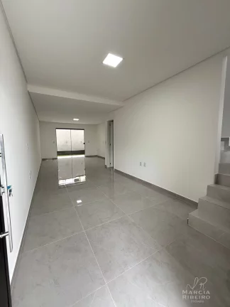 Imagem Casa Geminada nos Ingleses com 3 dormitórios, sendo 1 suíte
