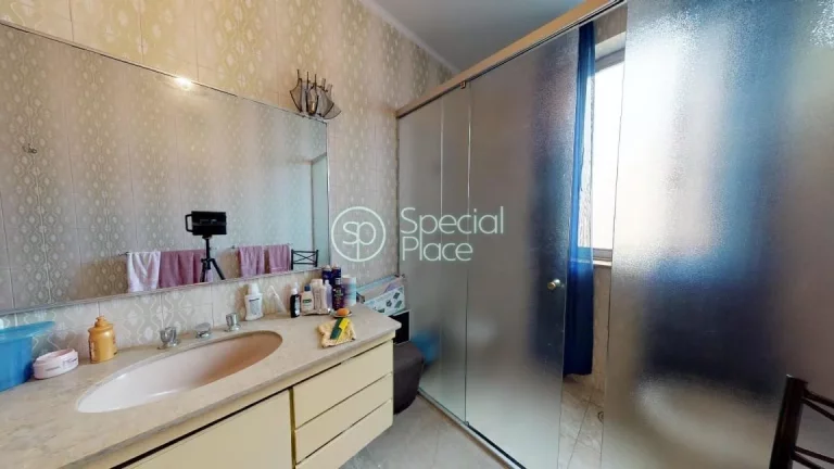 Imagem Apartamento super espaçoso com 325m2 de área privativa, 3 dormitórios ( 1 suíte) e 2 vagas na ga...