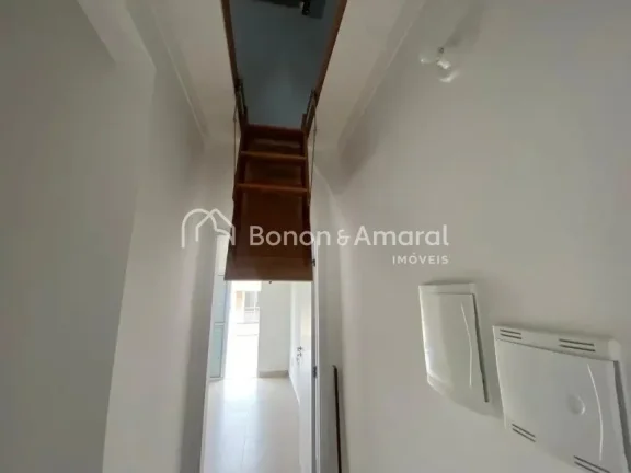 Imagem Localizado na Chácara Primavera, em Campinas, este sobrado de 76 m² oferece o equilíbrio perfeito...