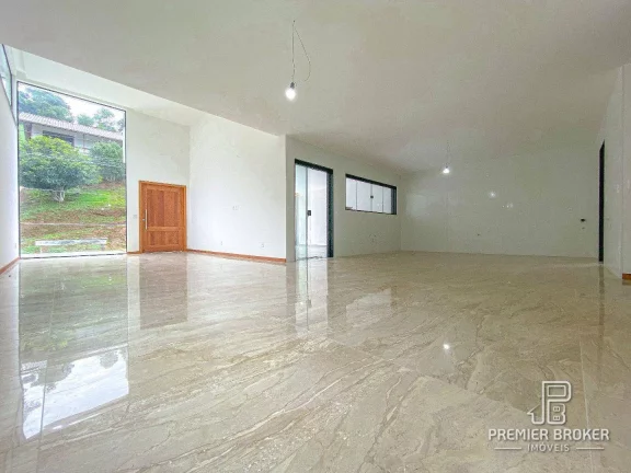 Imagem Casa à venda, 234 m² por R$ 800.000,00 - Albuquerque - Teresópolis/RJ