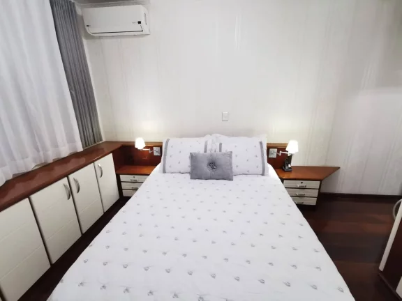 Imagem Sobrado 250 m² 3 Dormitórios sendo 2 Suítes Porteira Fechada