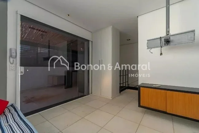 Imagem Amplo imóvel com 2 suítes e 2 banheiros à venda. Oferece conforto e comodidade em um condomínio ...