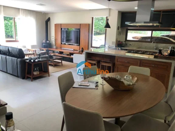 Imagem Casa 225 m² com 3 dormitórios, 3 suites, 4 banh, 5 vagas à venda, por R$ 1.500.000 - Fazendinha - Carapicuíba/SP