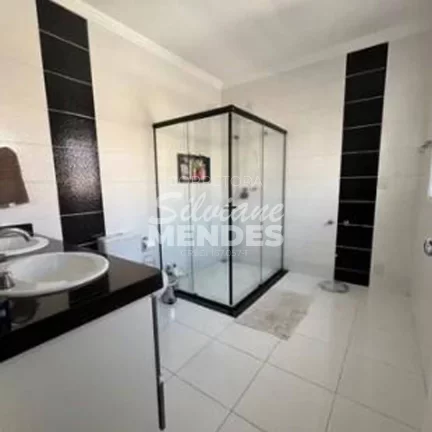 Imagem Maravilhoso Sobrado com 248 m² com 4 dorms no Cond. Jardim Portugal