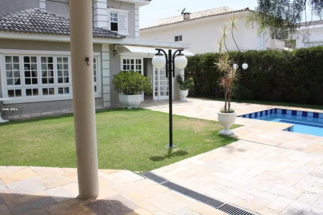 Imagem Espetacular casa em condomínio à venda em Alphaville Residencial Dois, Barueri-SP: 4 quartos, 4 suítes, 5 banheiros, 4 vagas, 400m²!