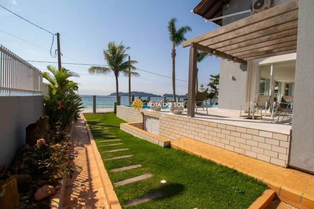 Imagem Casa frente mar à venda na praia de Bombinhas SC