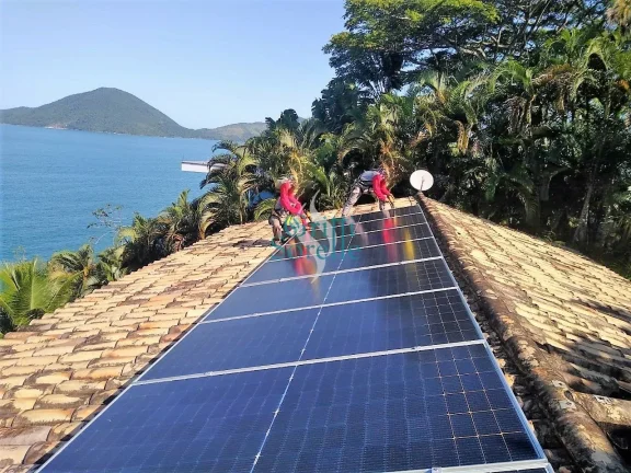 Imagem Casa Alto Padrão À Venda, Condominio Fechado na Praia das Toninhas - Ubatuba/SP.