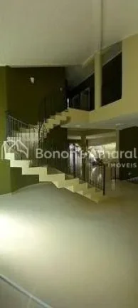 Imagem Linda casa à venda com design moderno no Jardim Botânico; suas acomodações contam com living de ...