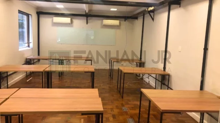 Imagem Aluguel de Casa Comercial no Jardim América, São Paulo-SP: 8 salas, 20 vagas de garagem, 500 m² de área.