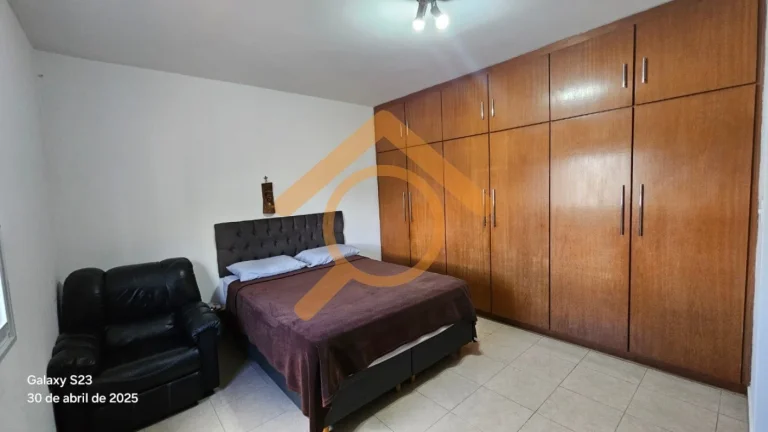 Imagem Excelente oportunidade! Casa à venda em São Paulo-SP, Vila Santana, com 3 quartos, 2 banheiros, 2 vagas de garagem e 132m².