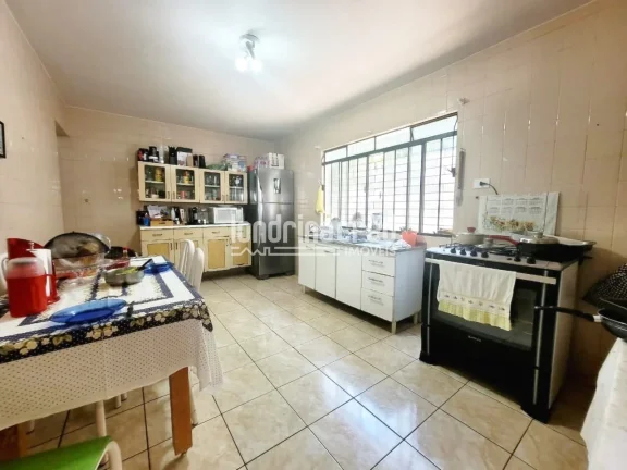 Imagem Casa espaçosa com 2 dormitórios, 2 banheiros e 2 vagas de garagem em terreno de 300m², com 126m² de construção — conforto e praticidade em um só lugar!