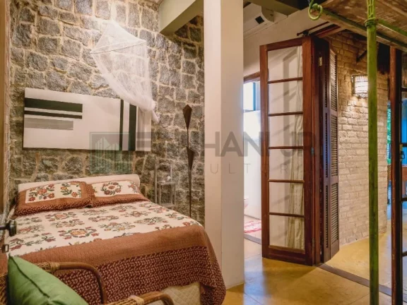 Imagem Linda costeira localizada na Região Norte da Ilha!!!! Piso superior: 3 suítes com varanda, sendo a suíte Master com banheira de hidromassagem e espa