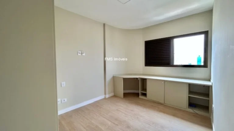 Imagem Apartamento à venda em Moema, SP: 3 quartos, 1 suíte, 1 sala, 2 vagas, 118m² de área. Venha conferir!