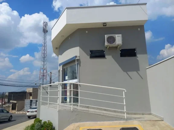 Imagem Salão Comercial para Locação em Votorantim-SP - Bairro Residencial Vasques Martins: 2 Salas, 2 Banheiros, 2 Vagas de Garagem!