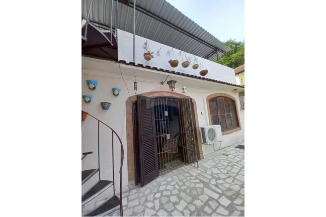 Imagem "Encante-se: Casa de Vila Tijuca 3 andares"
