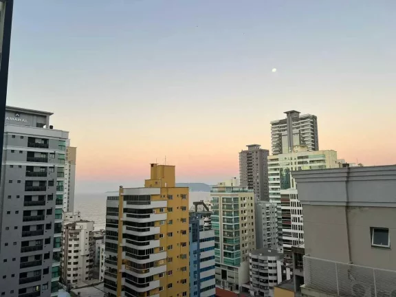 Imagem Flat mobiliado com 1 dormitório e 1 vaga de garagem em Itapema/SC