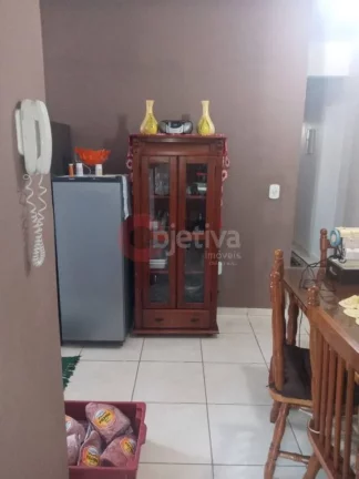 Imagem Apartamento com 2 dormitórios à venda, 81 m² por R$ 220.000,00 - Vinhateiro - São Pedro da Aldeia/RJ