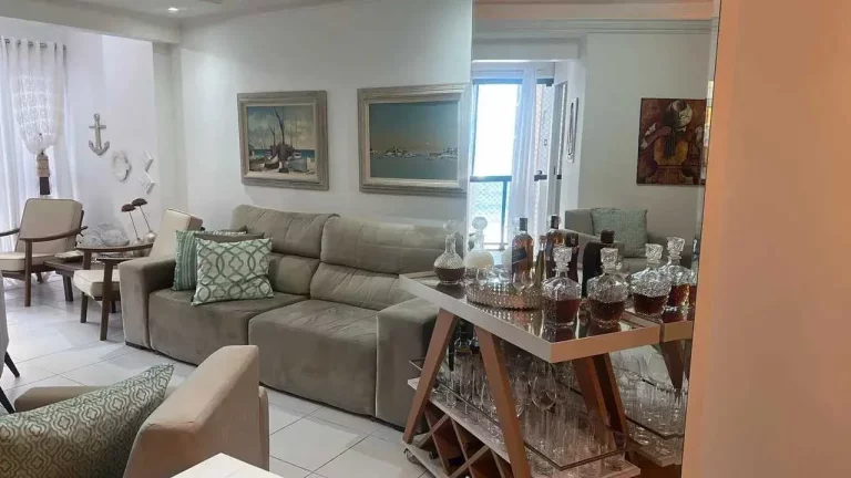 Imagem Apartamento mobiliado com 2 dormitórios sendo 1 suíte com sacada e 1 vaga de garagem