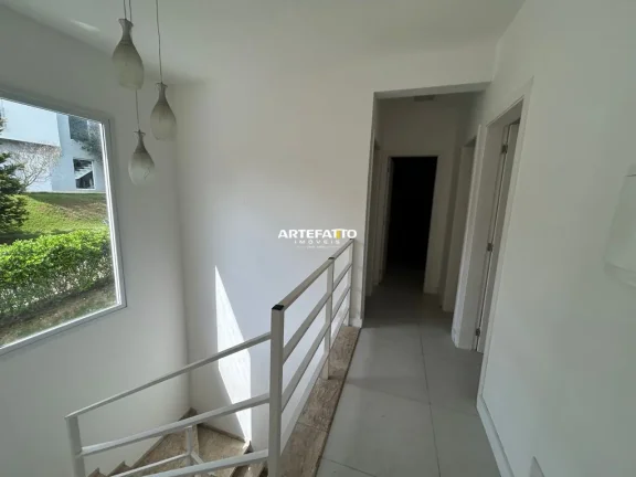 Imagem Alugo casa em condomínio São 4 dormitórios, sendo 2 suítes, além de 3 banheiros,