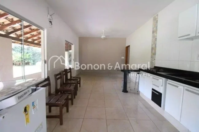 Imagem Lindíssima chácara em Sumaré, sendo a casa principal reformada recentemente com 2 quartos, sendo ...