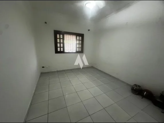 Imagem Casa Isolada à Venda com 3 Dormitórios e Piscina no Bairro Bom Retiro em Santos/SP