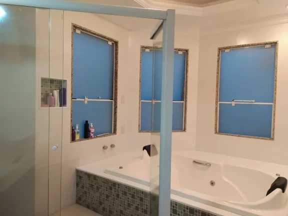 Imagem Casa alto padrão a venda no condomínio vale dos Cristais Macaé RJ.