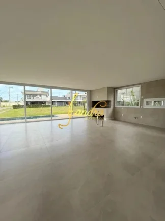 Imagem Sobrado condomínio fechado com 05 suítes e piscina beira lago