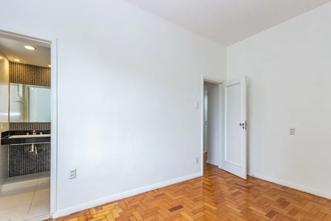 Imagem Apartamento 118M², 3Q, 1 Suíte, 2 Banheiros, Armários.