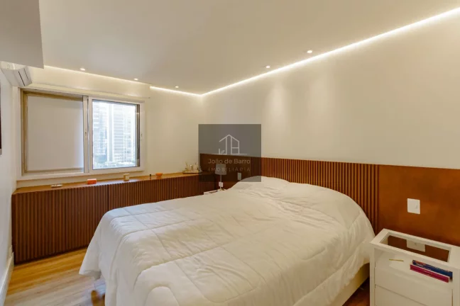 Imagem Apartamento Impecável no Itaim Bibi - 3 Dorms, 1 Suíte, 105m². Viva o Melhor de SP!