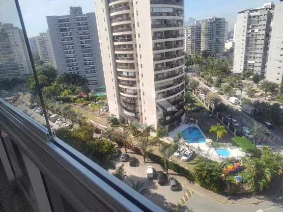 Imagem Apartamento com Varandão e 3 Quartos – Rua Queiroz Junior, 19