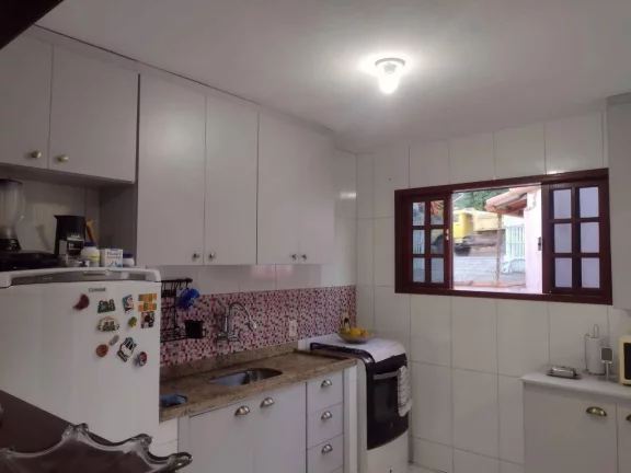 Imagem Vendo esta excelente casa em Nova Friburgo.