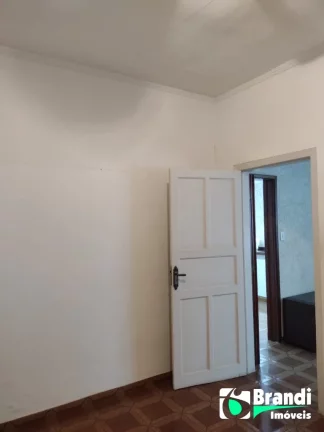 Imagem Ótimo imóvel com uma térrea de 02 dormitórios, sala, cozinha, 02 banheiros e quintal, + um sobrado.,