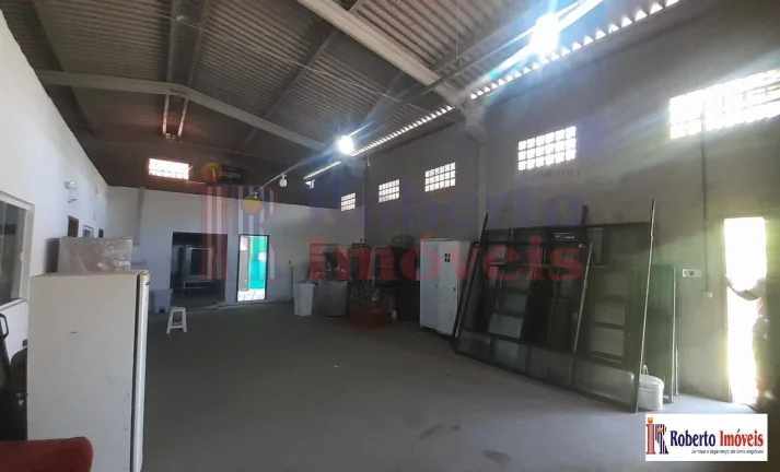 Imagem Excelente Barracão Pré-Moldado e em Alvenaria