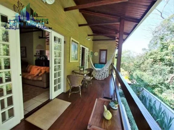 Imagem Casa com privacidade cercada de Ã¡reas verdes preservadas do prÃ³prio condomÃ­nio.
- O condomÃ­nio Ã...