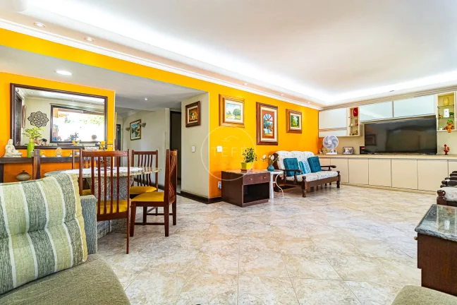 Imagem CASA LINEAR com 4 DORMITÓRIOS e 600m² de terreno no RIOMAR - Barra da Tijuca