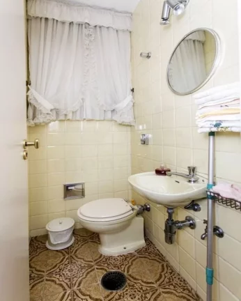 Imagem Apartamento amplo, living para 2 ambientes com piso de tacos, 03 dormitórios com piso de tacos e ar...