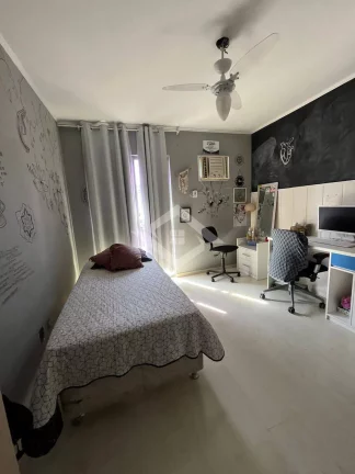 Imagem Casa Triplex de 4 Quartos para Venda na Taquara com 130 m²