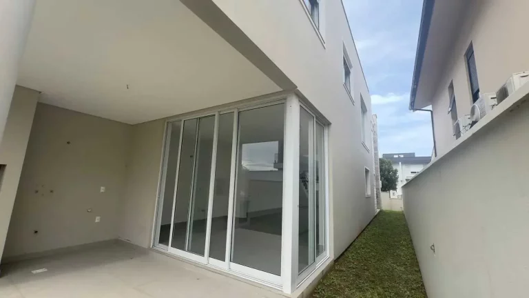 Imagem Casa com 3 dormitórios sendo 1 suíte e 2 vagas garagem - Campeche, Florianópolis/SC