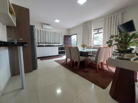 Imagem Casa com Edícula tendo 3 dormitórios sendo 1 suíte e 3 vagas no bairro São Marcos em Joinville