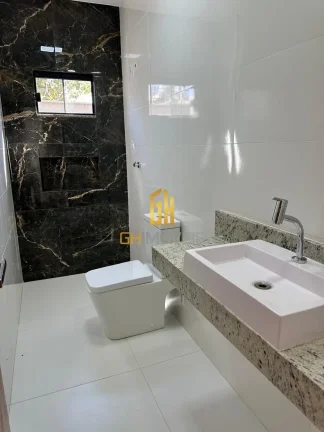 Imagem A casa possui 

- 3 quartos sendo 1 suíte 
- Sala 
- Cozinha 
- Banheiro social 
- Área Gurmet 
- ...