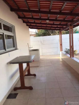 Imagem Casa à Venda no Bairro Eldorado em Patos de Minas – 3 Quartos, Quintal Amplo, R$ 355 mil