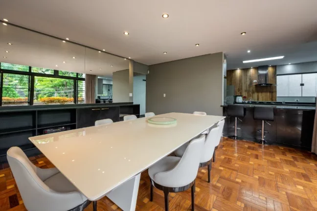 Imagem Aluguel de Casa de Luxo no Brooklin Paulista - 5 Quartos, 5 Suítes, 6 Vagas, 340m² - São Paulo-SP